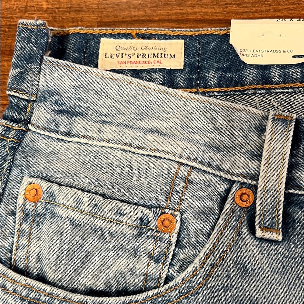 Levi's 501 Spliced Two-Tone Blue Straight Jeans - Picture 14 of 16